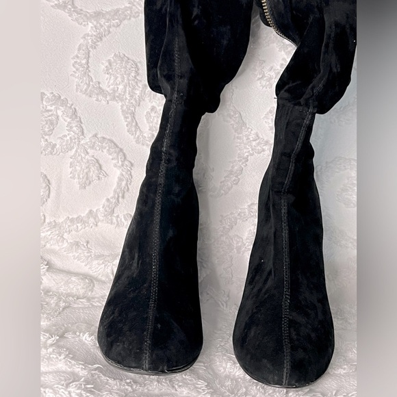 STEVEN MADDEN • BREWSTER FAUX SUEDE OVER THE KNEE PUMPS • GUC - Picture 3 of 4